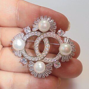 Brooch Faux Pearls and Rhinestones Pin Classic Feminine Elegant Accessories